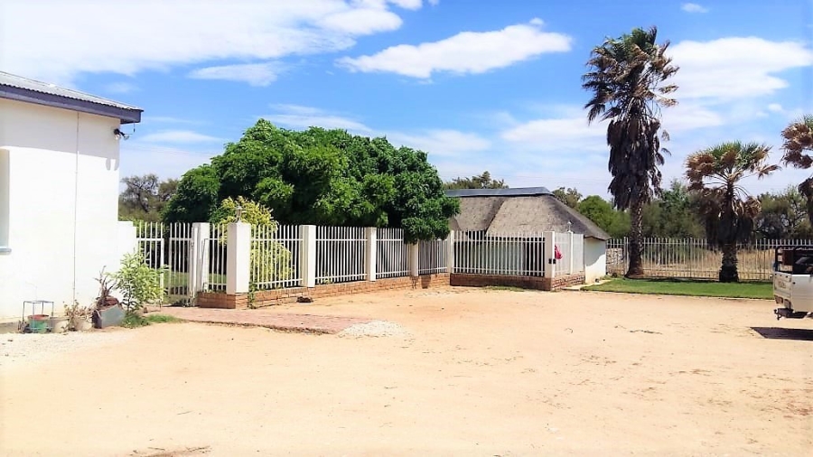 5 Bedroom Property for Sale in Bloemhof Rural North West